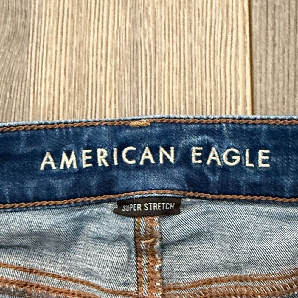 American Eagle distressed super stretch Midi shorts - Picture 3 of 8